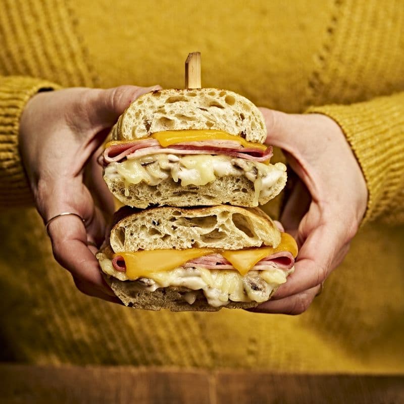 La pinsa jambon fromage